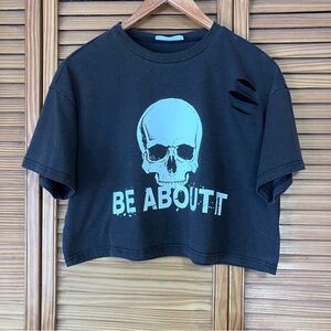 🖤ROMWE Distressed Skull Graphic Crop Top Size Small🖤
